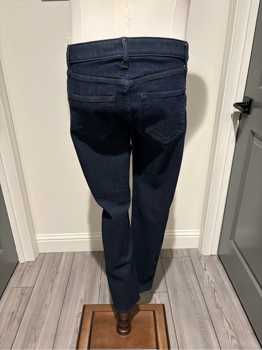 Uniqlo Slim Leg Ultra Stretch Jeans in Dark Blue Denim - Picture 2 of 4